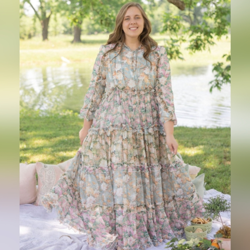 Dainty Jewells.. Fluttering in the Garden Dress.. Large